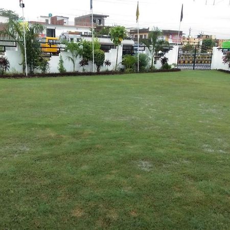 Hotel The Ideal Kushinagar Esterno foto