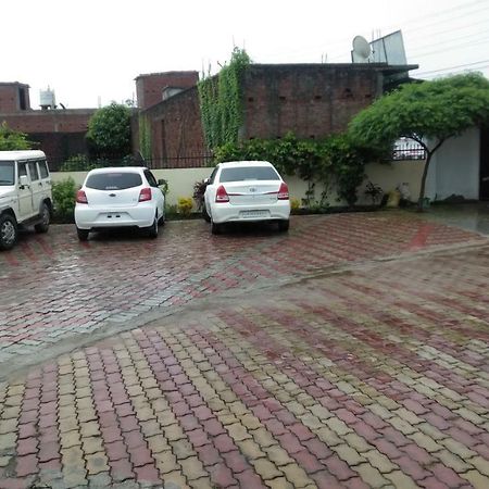 Hotel The Ideal Kushinagar Esterno foto