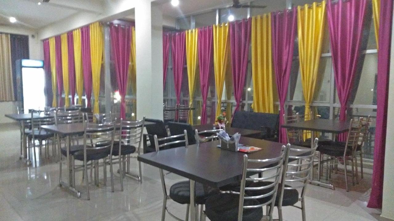 Hotel The Ideal Kushinagar Esterno foto