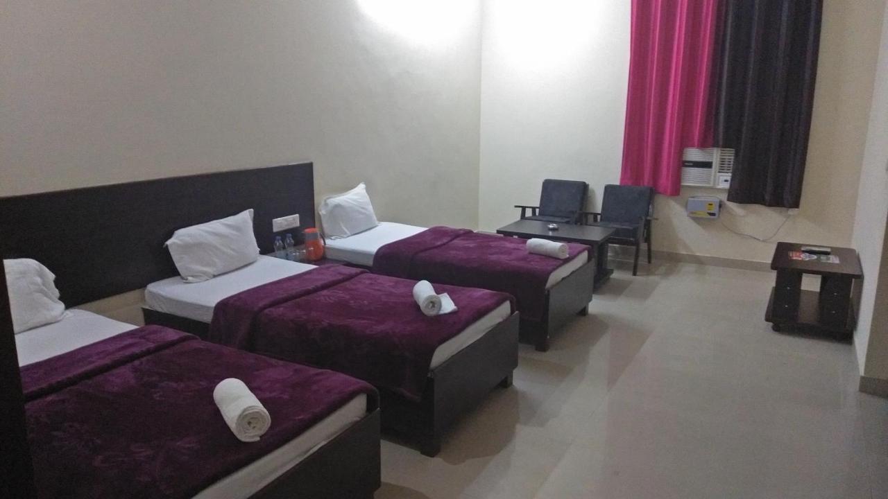 Hotel The Ideal Kushinagar Esterno foto