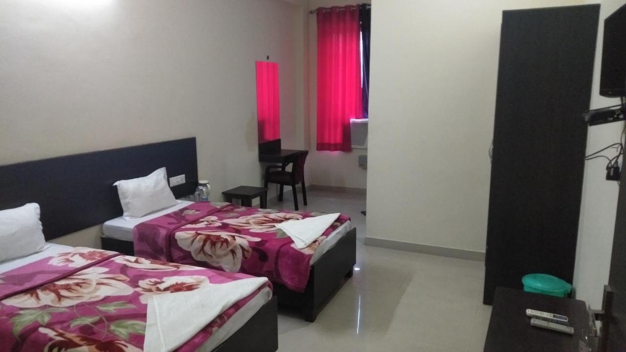 Hotel The Ideal Kushinagar Esterno foto