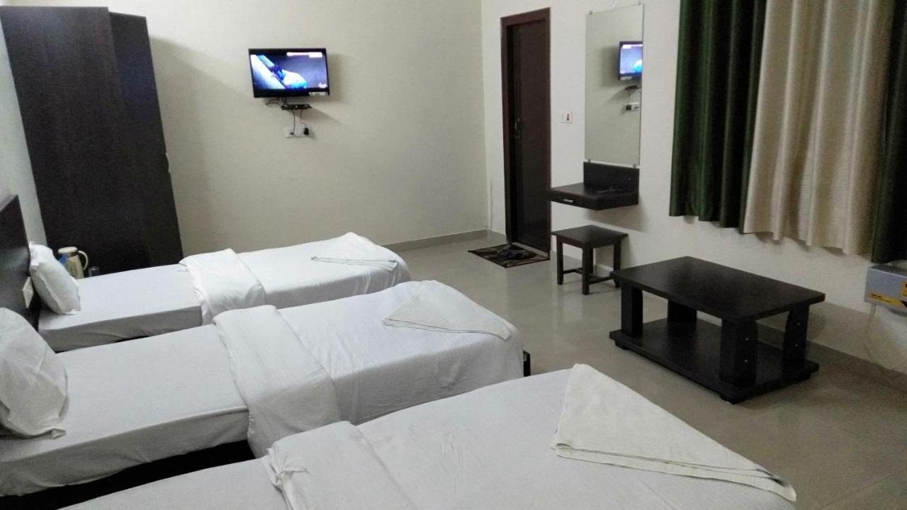 Hotel The Ideal Kushinagar Esterno foto