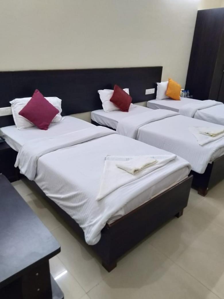 Hotel The Ideal Kushinagar Esterno foto
