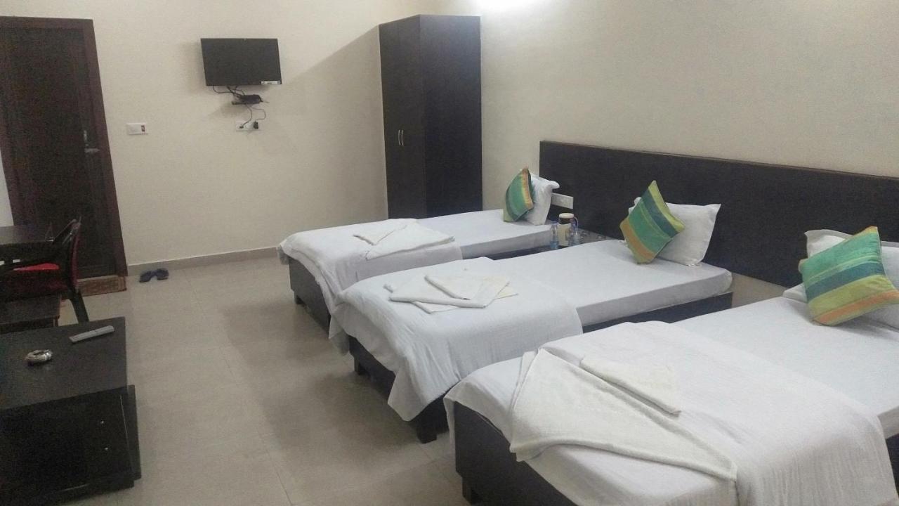 Hotel The Ideal Kushinagar Esterno foto