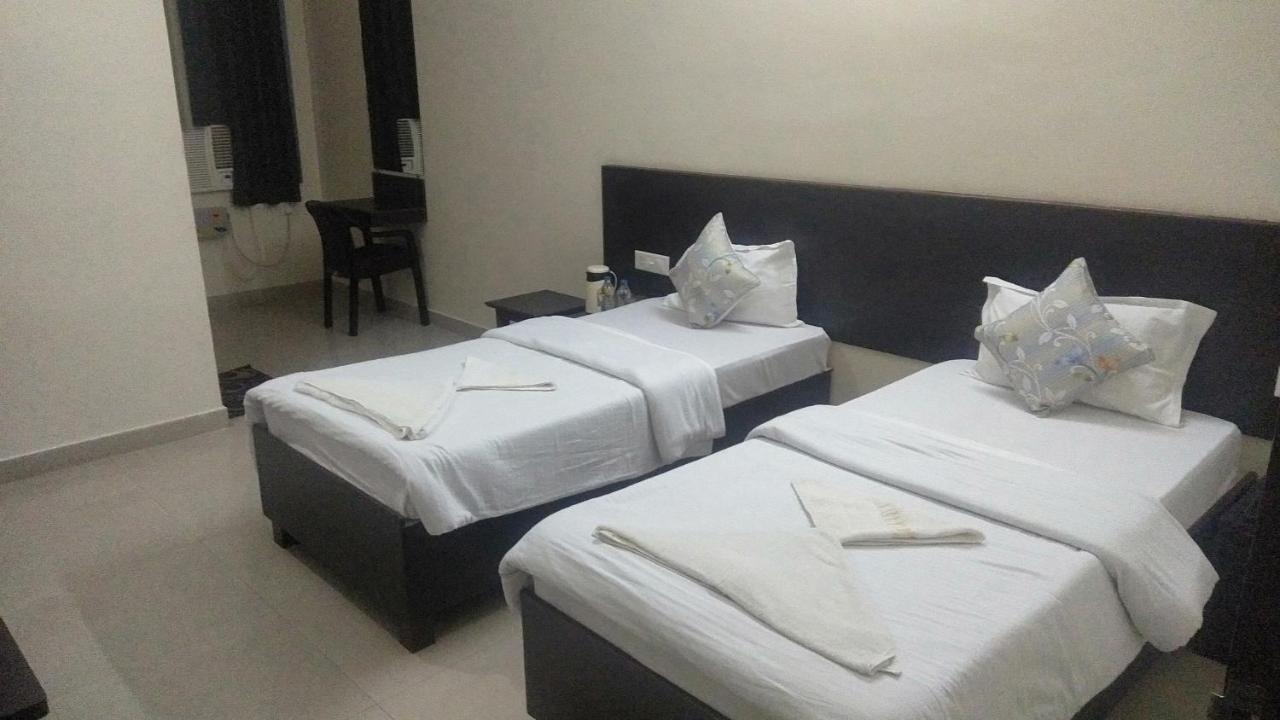 Hotel The Ideal Kushinagar Esterno foto