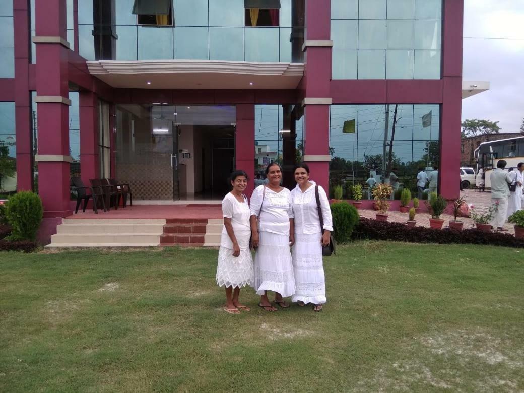 Hotel The Ideal Kushinagar Esterno foto