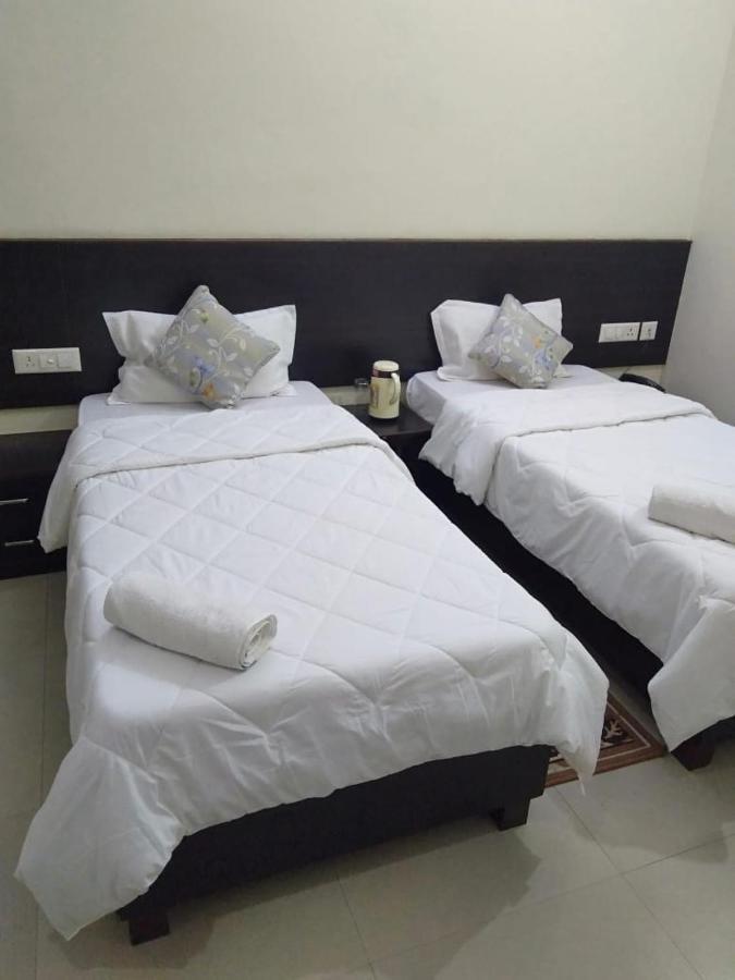 Hotel The Ideal Kushinagar Esterno foto