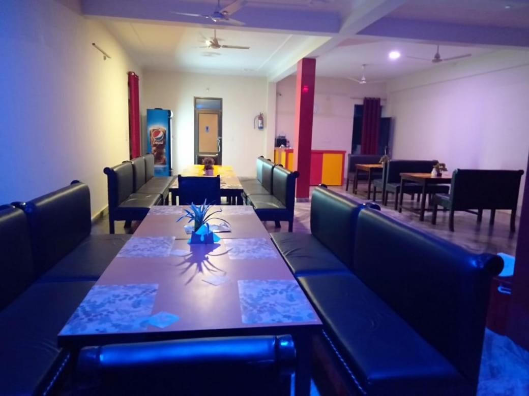 Hotel The Ideal Kushinagar Esterno foto