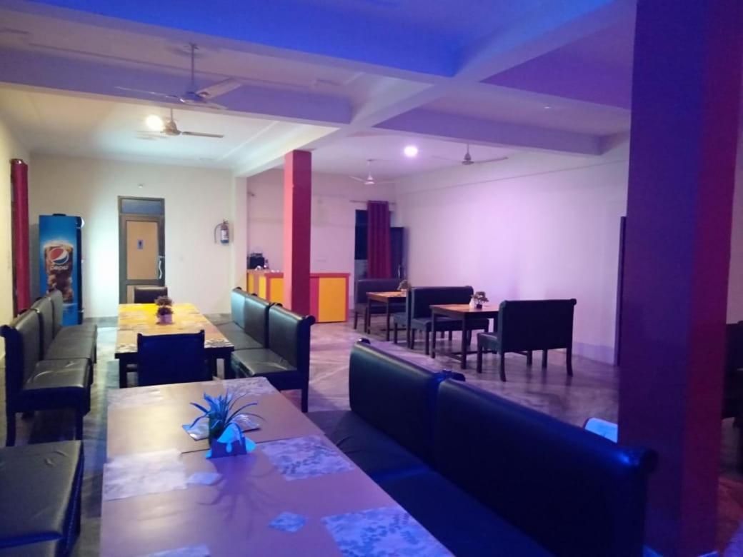 Hotel The Ideal Kushinagar Esterno foto